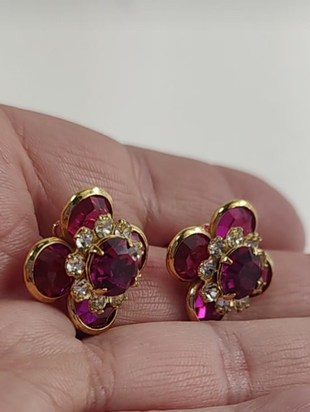 Vintage Style Pink Crystal Flower Stud Earrings Gold Tone Rhinestone Floral